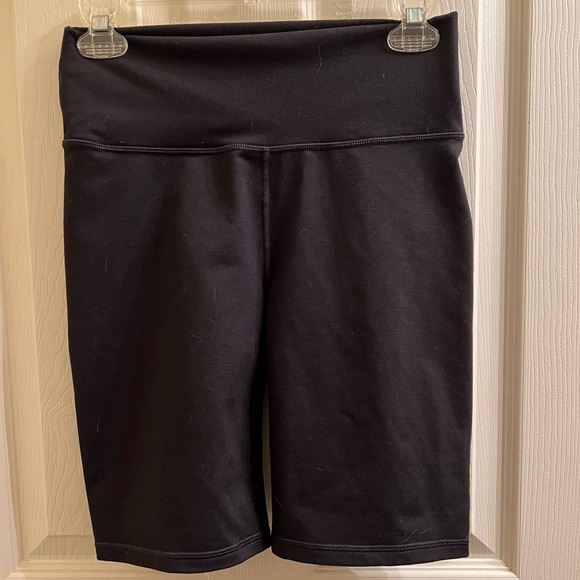 Fabletics Power Hold Bike Shorts w/pockets - Picture 1 of 3